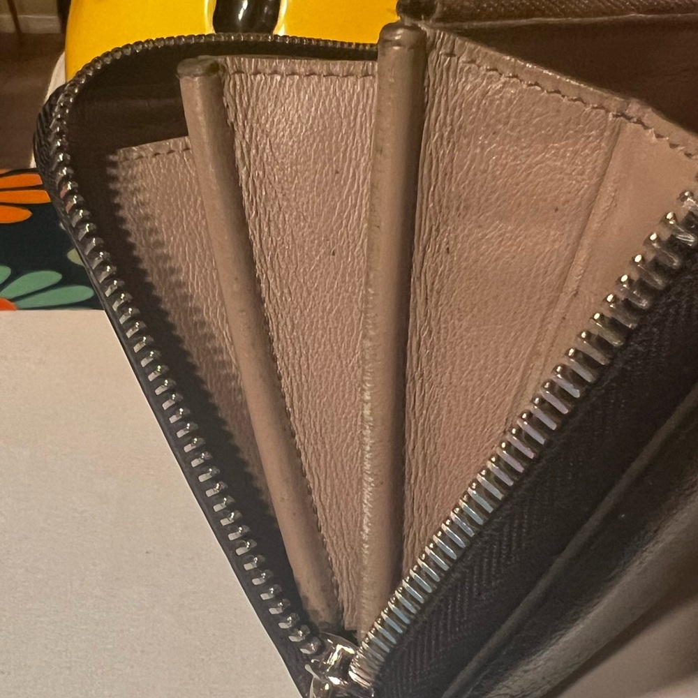 LOUIS VUITTON Portefeuille
Comet Long Wallet (BLACK) - Picture 9 of 16